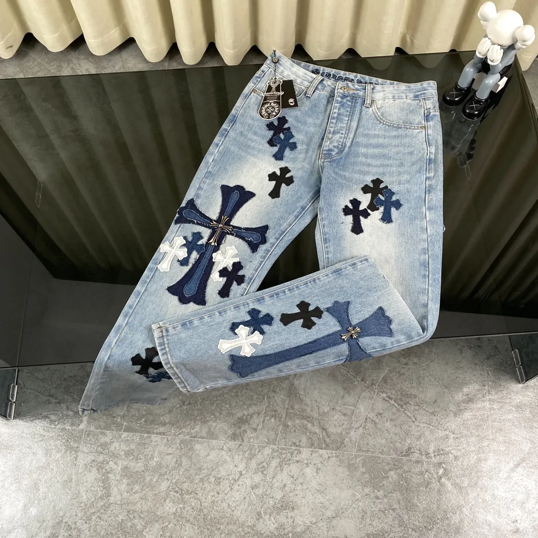 🅿️360 Ch rare co-branded top item Chrome hearts new Chrome hearts patchwork leather patch cross stitching micro-flare jeans Top-notch configuration, invincible details! ! Cleanfit has become very popular in the past two years, and Kroxin’s consistent style is particularly high-end! ! Imported Japanese woven fabric ready-made clothes, genuine leather Crocodile leather labels and waist cloth leather tags are sewn on. The overall process is very cumbersome. The buttons on the trousers fly, rivets, back pockets and metal decorative plates are all custom-made from molds. After they are finished, they are distressed to create a very effective effect. It has a vintage taste, and has been used by all kinds of big-name European and American celebrities. Kenijima’s cleanfit style has become popular all over the world~ Top-grade hardware, pay attention to my detailed photos, the buttons are all detachable, and they are made of 925 engraved silver! ! Match as you like, suitable for both men and women ✔️✔️ Color: Blue Size: S M L XL